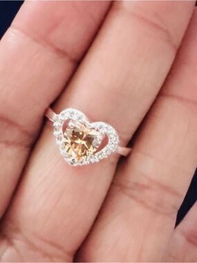 925 Sterling Silver Heart Halo Ring with Champagne Heart Stone. Size 7.5. New